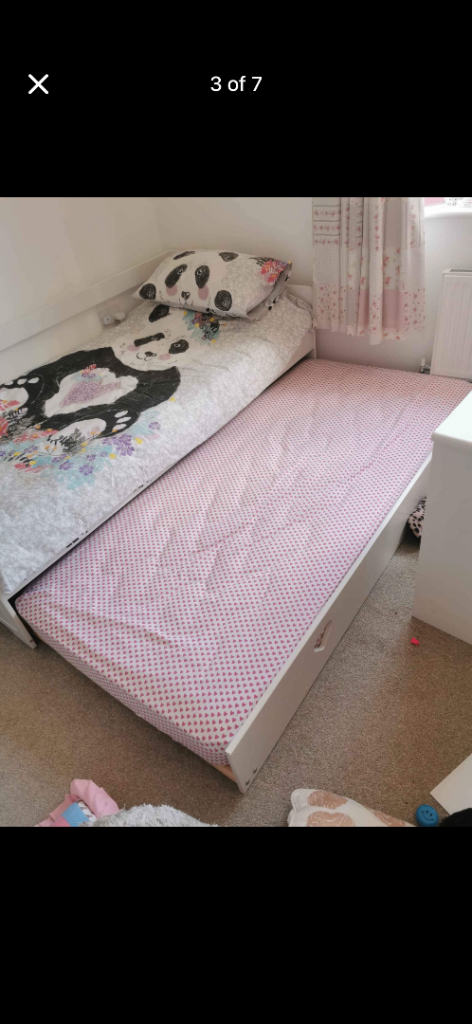 Solid pine Mia/habitat day bed/trundle bed 