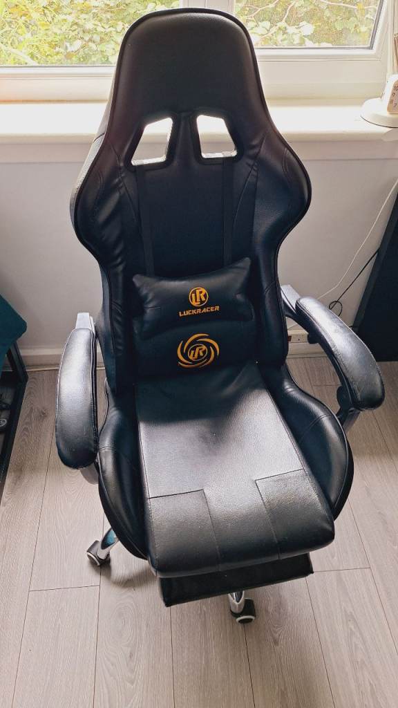 LUCKRACER Gaming Chair with Footrest Ergonomic Height Adjustable