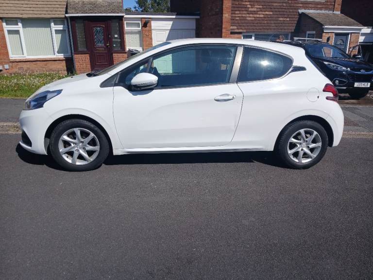 Peugeot, 208, Hatchback, 2017, Manual, 1199 (cc), 3 doors