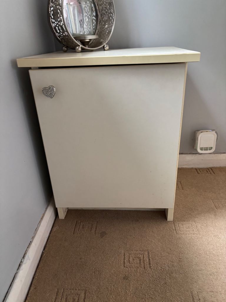 Cream Bedside Table with Single Cupboard Door