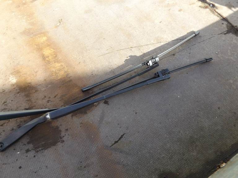 02 - 05 VW POLO WIPER ARMS AND BLADES.