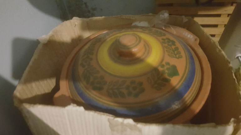 Traditional Clay Cooking Pot with Lid – Multicoloured, Good Condition