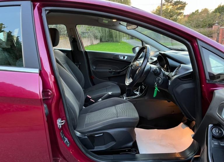 2013 FORD FIESTA 1.0 ZETEC GENUINE 67,000 MILES LONG MOT JUST SERVICED LOVELY!