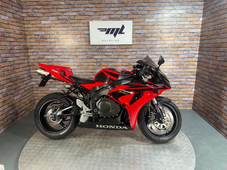 Honda CBR 1000 Fireblade - 12 MONTH MOT - NATIONWIDE DELIVERY 
