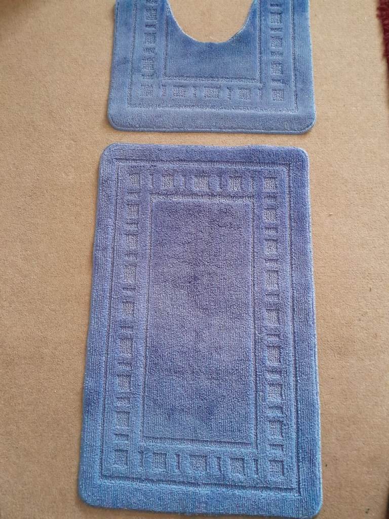 Bathmat and Pedestal set.