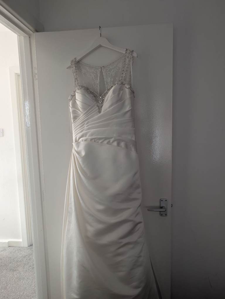 Sacha James Ivory Wedding Dress - Size 10 with Beaded Straps