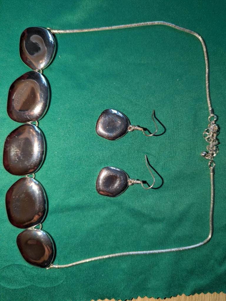 Necklace and earrings 