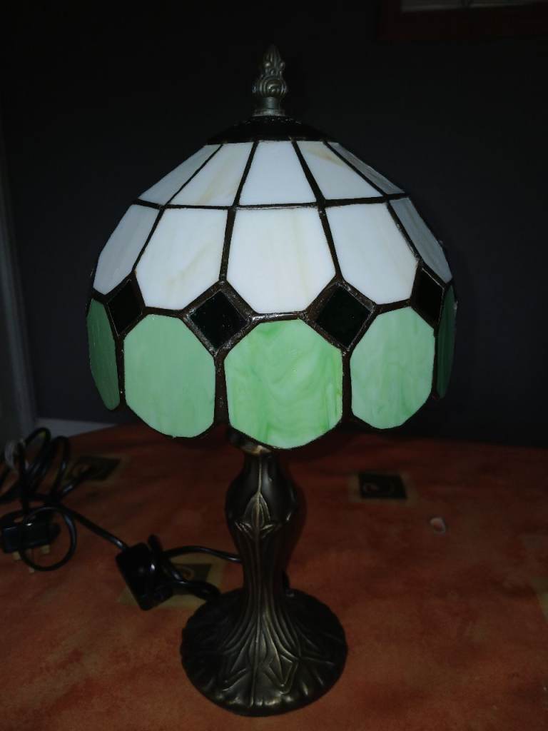 Tiffany Style Table Lamp – Green and White Stained Glass