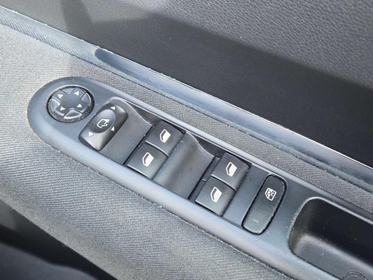 2015 Peugeot 3008 1.6 3008 Active Blue HDi S/S 5dr SUV Diesel Manual