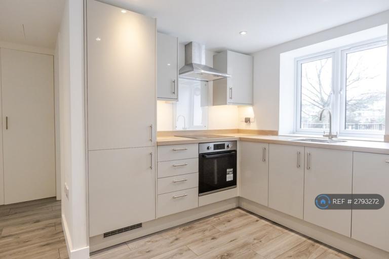 1 bedroom flat in Truro Hill, Penryn, TR10 (1 bed) (#2793272)