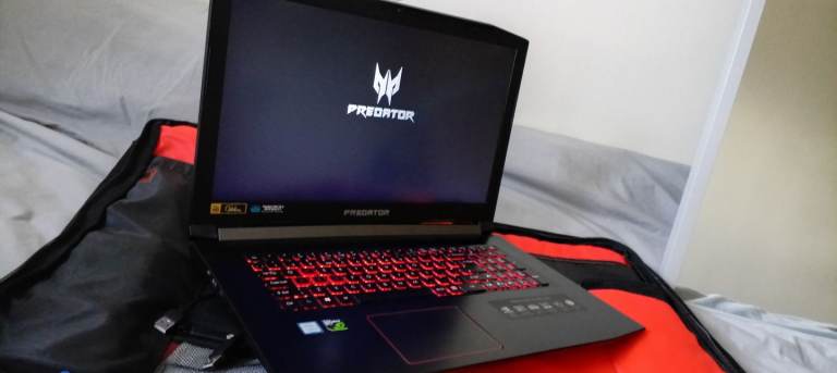 Acer Predator Helios 300 17.3"+Acer 27"monitor+2 cooling pads + extra cables