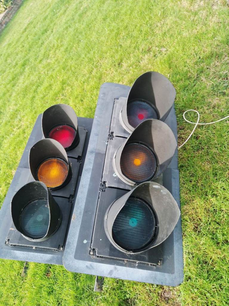 Set of 2 genuine traffic lights - large! Mancave / garden