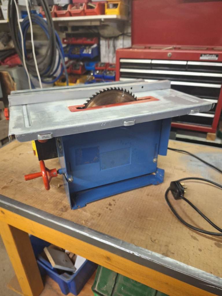 Bench saw