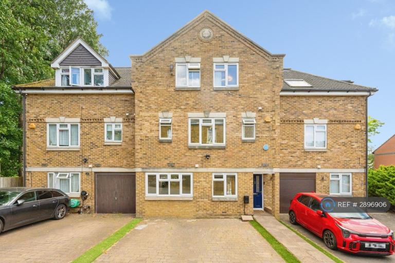 5 bedroom house in Saxton Mews, Watford, WD17 (5 bed) (#2896906)