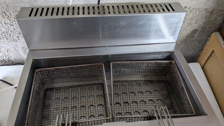 Lpg Parry Table top fryer twin basket