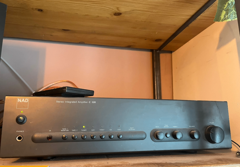 NAD C320 amplifier