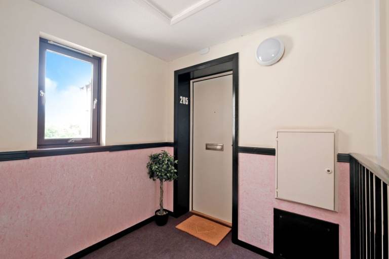 2 Bedroomed - Fully furnished Immaculate Flat
