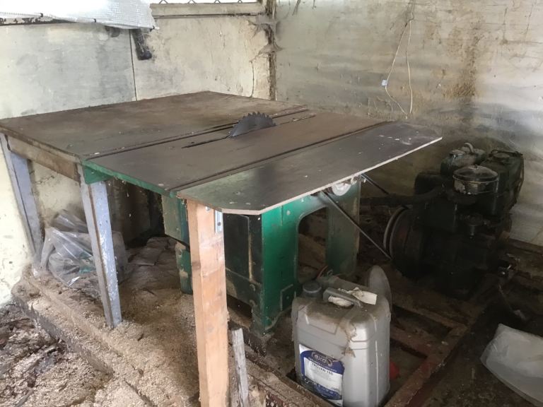 Diesel engine saw 