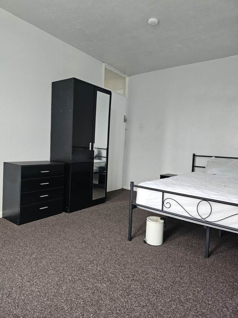 Spacious and Cosy Double Rooms for Rent in - OL12 9EY