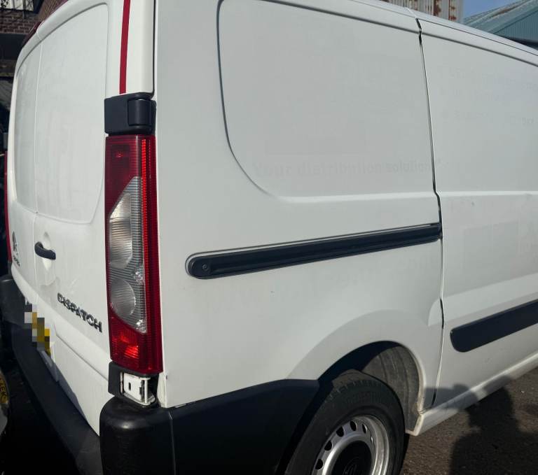 Breaking spare parts Peugeot dispatch van