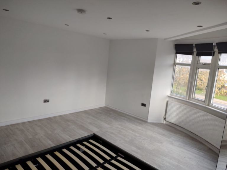 Extra large room for rent 