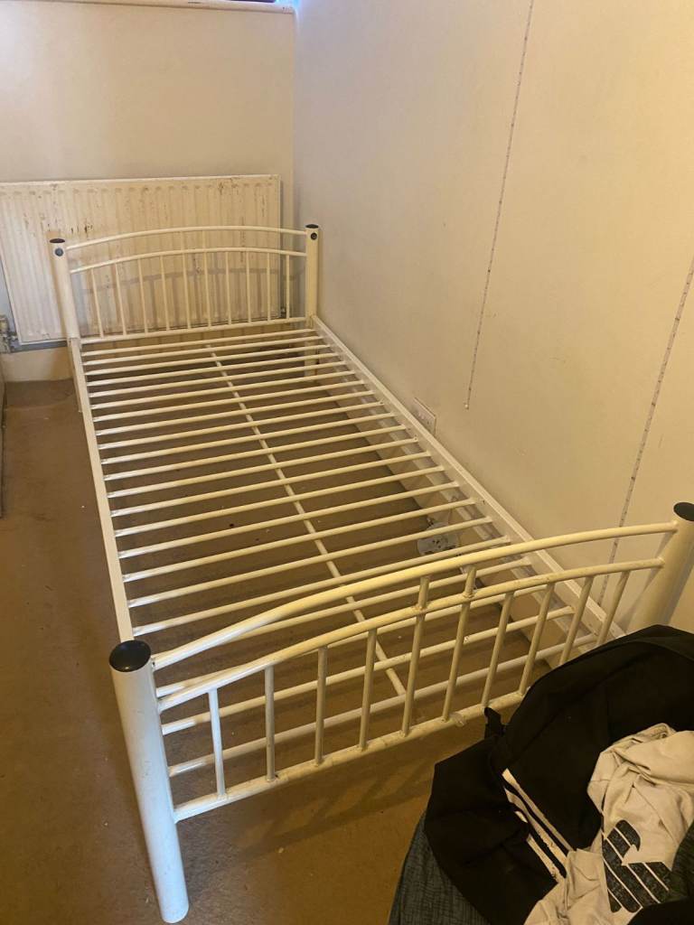 Single metal bed