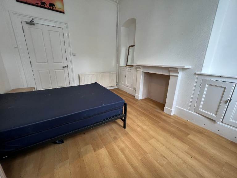 Room To Rent - St Luke road, Torquay.