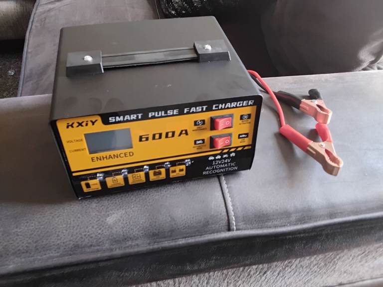 Heavy duty vehicle battery charger 12v or 24v 600a new bargin