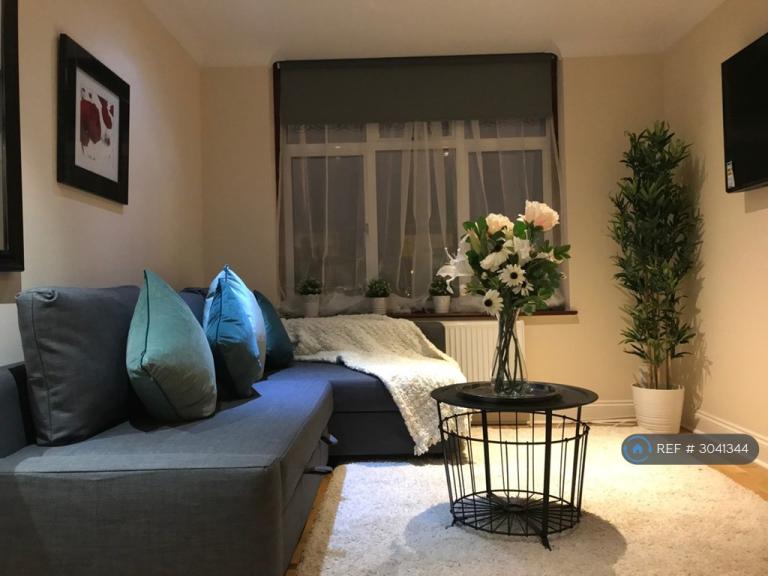 2 bedroom flat in Sidmouth Road, London, NW2 (2 bed) (#3041344)