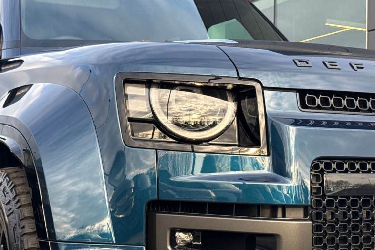 2025 Land Rover Defender 110 4.4 P635 V8 MHEV OCTA Auto 4WD Euro 6 (s/s) 5dr SUV Automatic