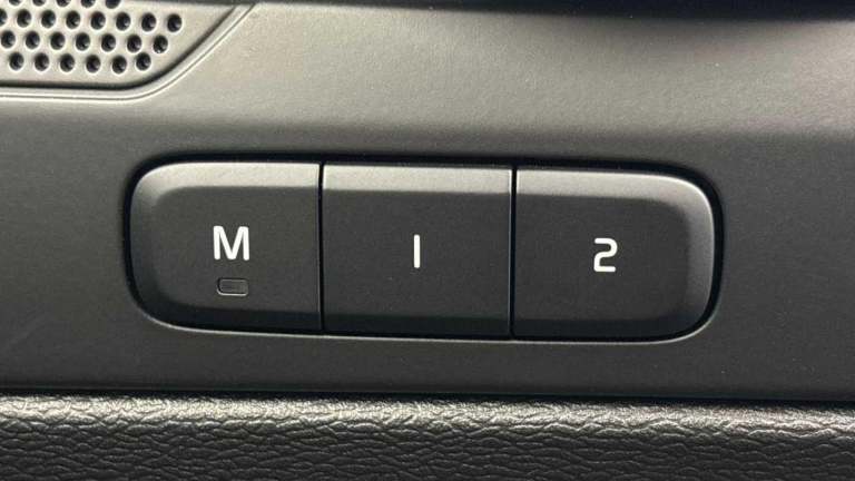 2025 Volvo EC40 Single Motor Extended Range 78kWh Plus SUV 5dr Electric Auto (252 ps) ESTATE Elec...