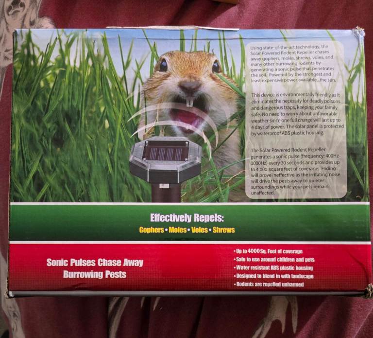 Solar animal scarer