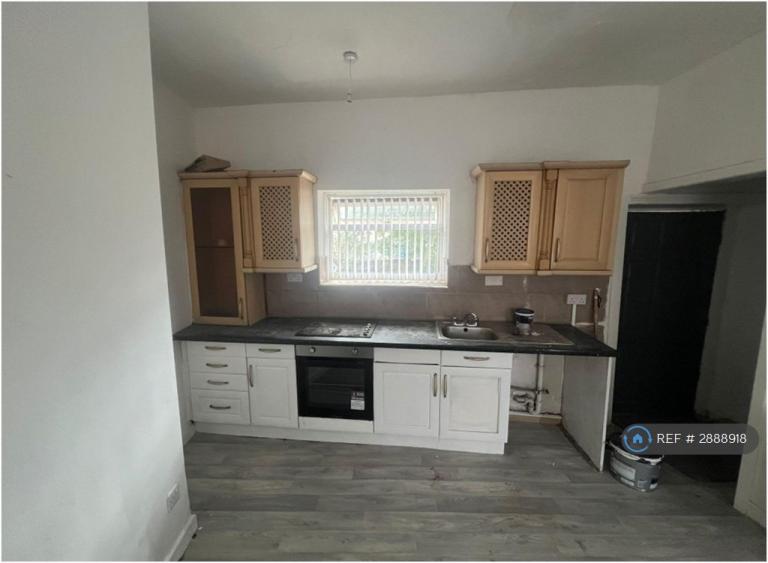 2 bedroom house in The Triangle, Huddersfield, HD1 (2 bed) (#2888918)