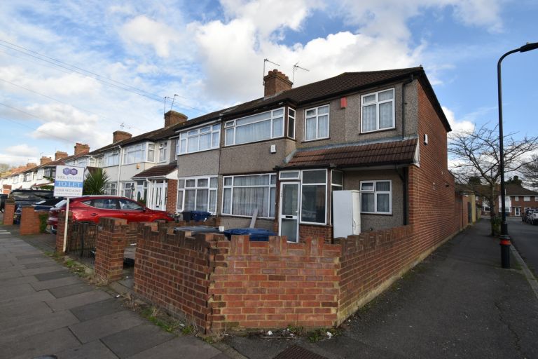 5 bedroom house in Southall, UB1