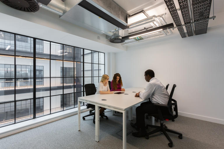 London - EC1Y1AA \ All-Inclusive Small Serviced Office for Rent