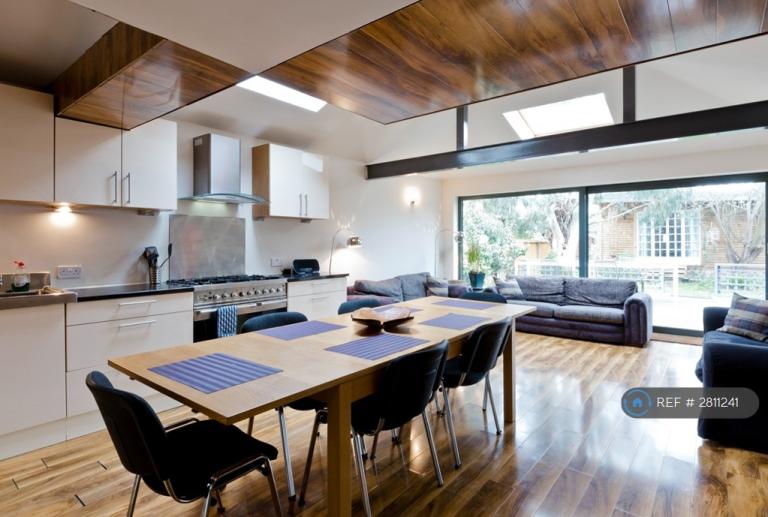 1 bedroom in Huntingfield Way, Egham, TW20 (#2811241)