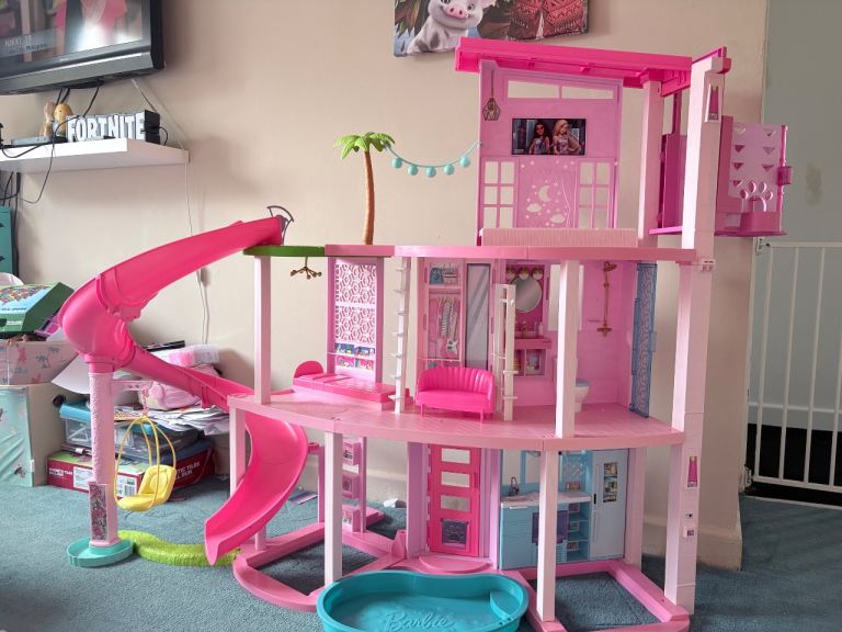 Barbie dream house been well used has a few marks but in very good condition