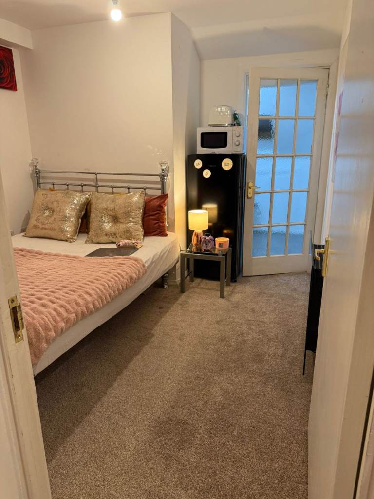 Spacious & Cosy double room for Rent SE12 9EU