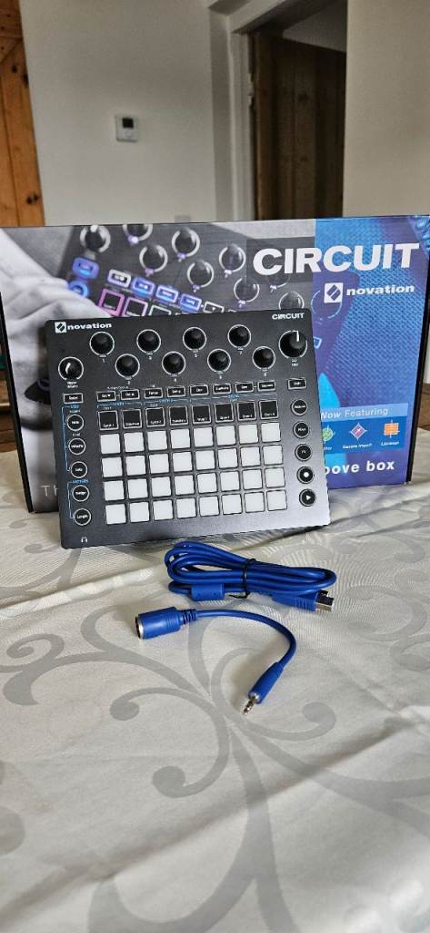 Novation Circuit Standalone Synth & Drum Machine Groovebox