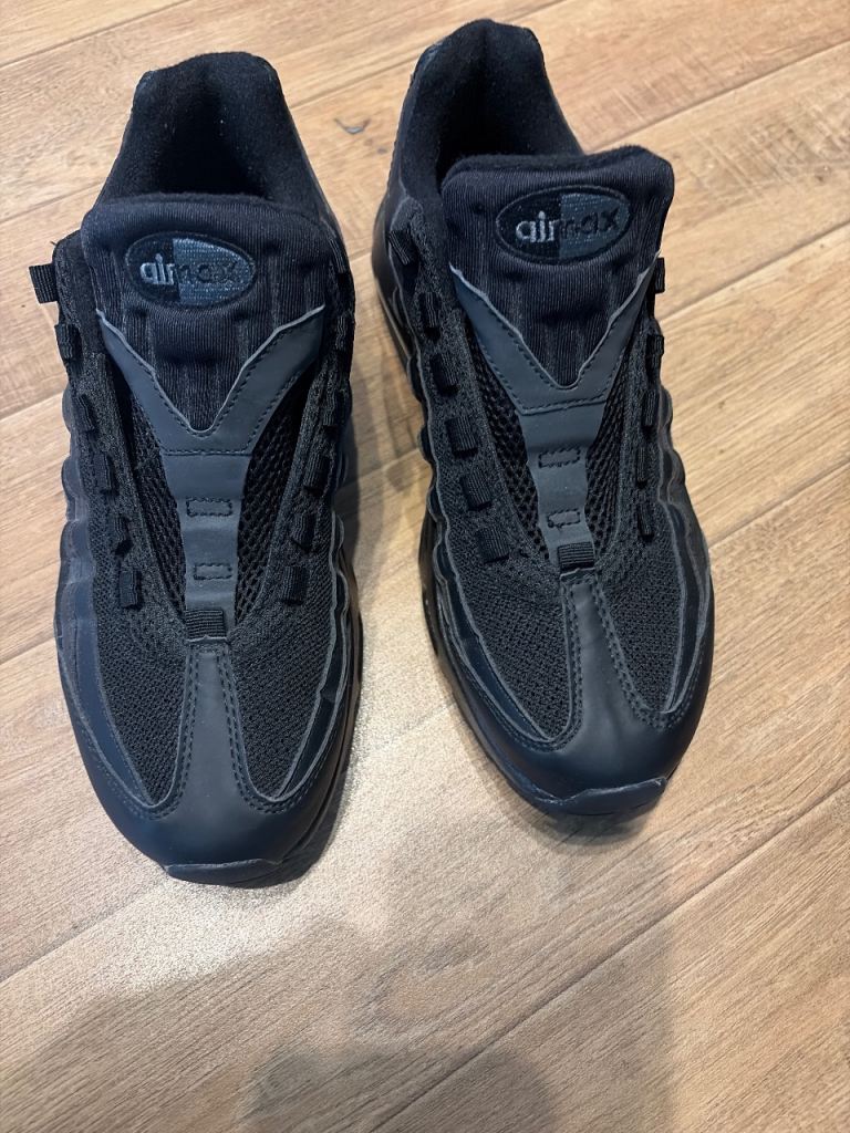 Nike Air Max 95 Black Leather Size 6 – Never Worn