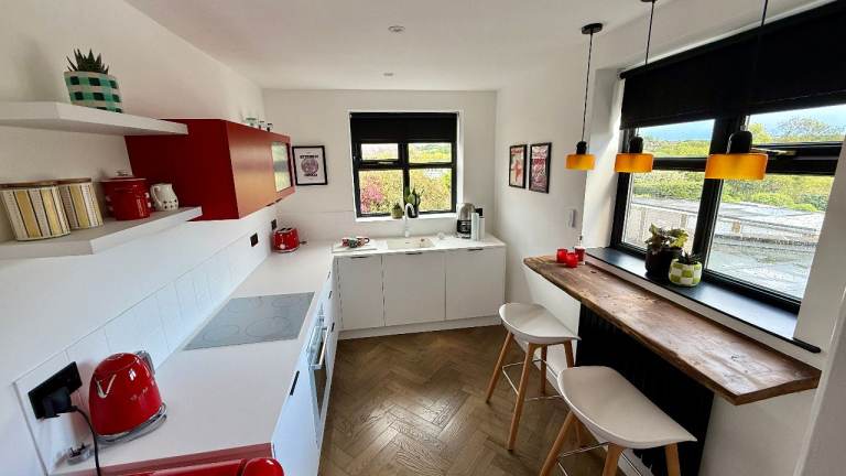 🏡 EXECUTIVE 2 BEDROOM APARTMENT – EAST KESWICK 📍 ✅ AVAILABLE IMMEDIATELY