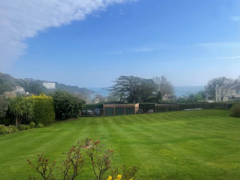 TWO DOUBLE BEDROOM SPACIOUS APARTMENT - MEADFOOT, TORQUAY, DEVON.