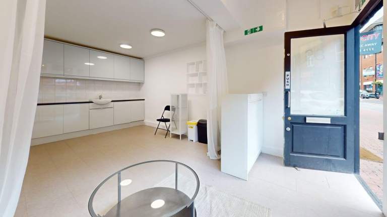 Shop to Rent in Purley