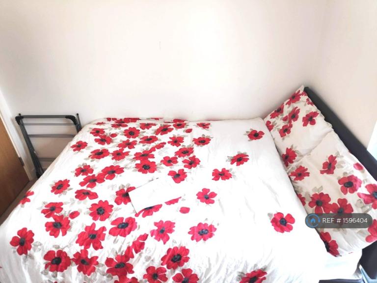 2 bedroom flat in Quadrant Court, Wembley, HA9 (2 bed) (#1596404)