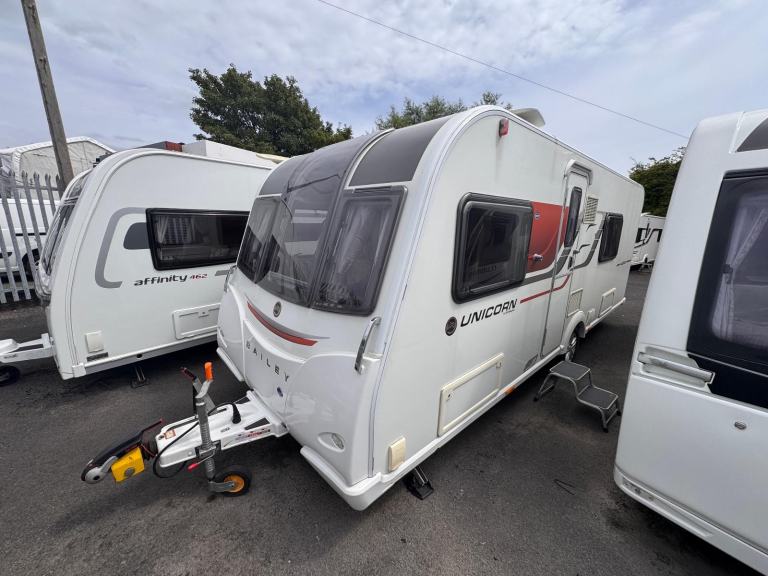 BAILEY UNICORN VALENCIA 2016 MODEL 4 BERTH FIXED BED TOURING CARAVAN