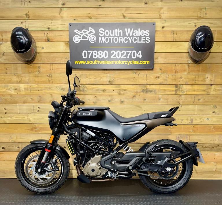 Husqvarna SVARTPILEN 401 / 2024 model / JUST 1056 MILES