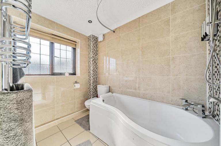 3 bed detached house