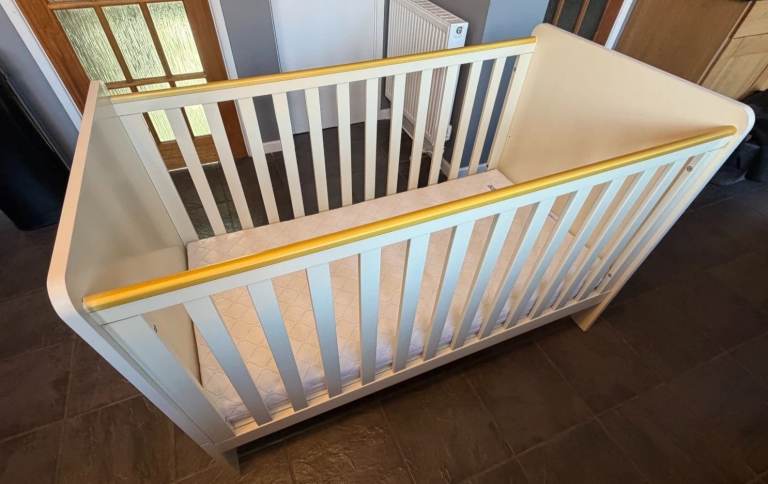 Mamas & Papas Babies Haxby Cot Bed with Mattress