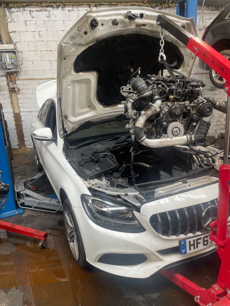 MERCEDES E220 BREAKING 