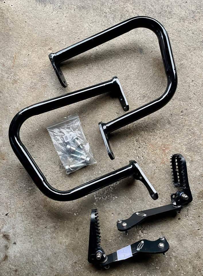 Engine bars to fit a Royal Enfield Super Meteor 650 